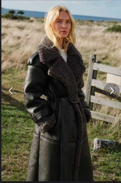 Liora – Long Belted Lightweight Coat